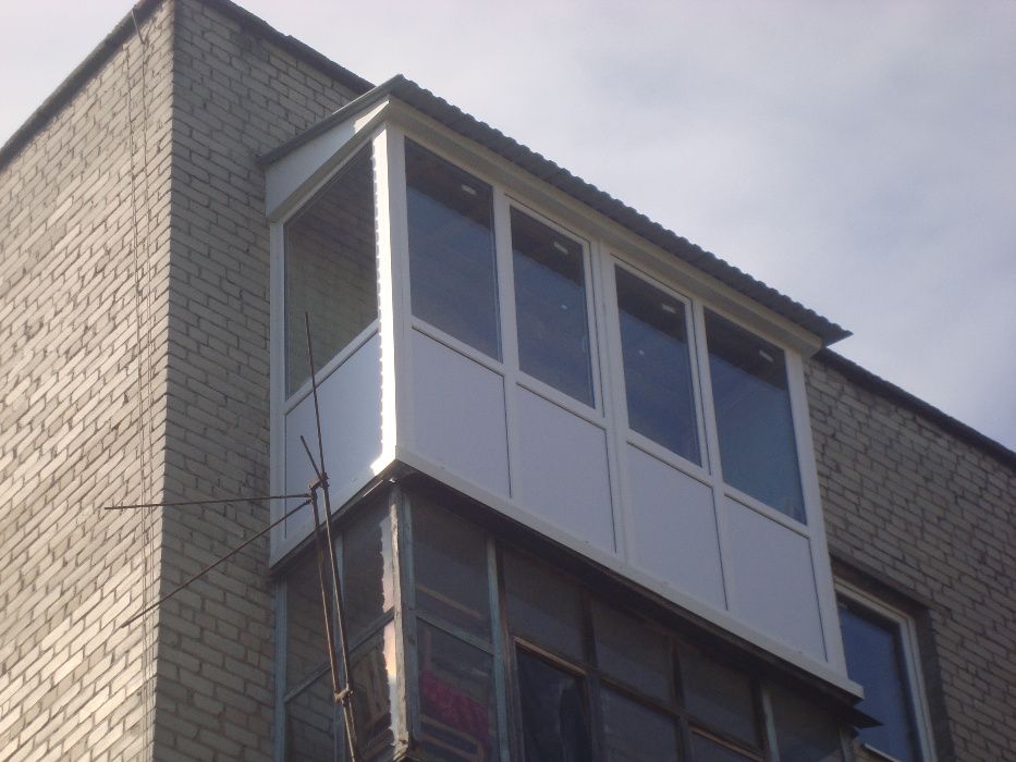 Балкони. Встановлення балконних вікон. Обшивка та утеплення балконів.