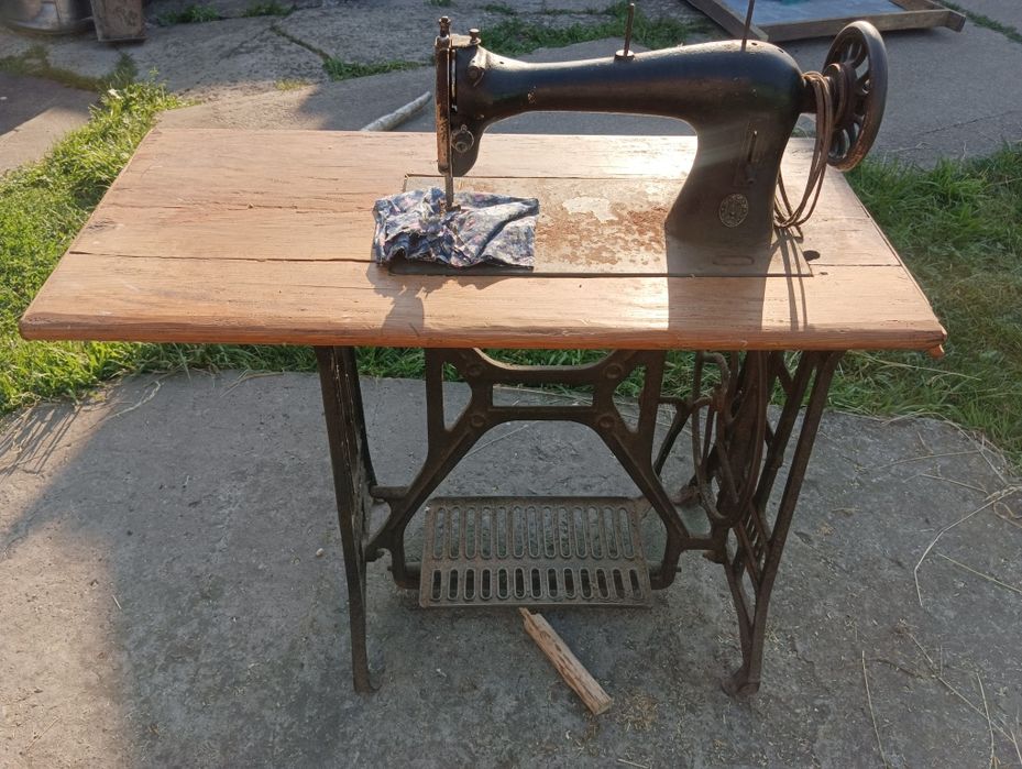 Швейна машинка BOBBIN