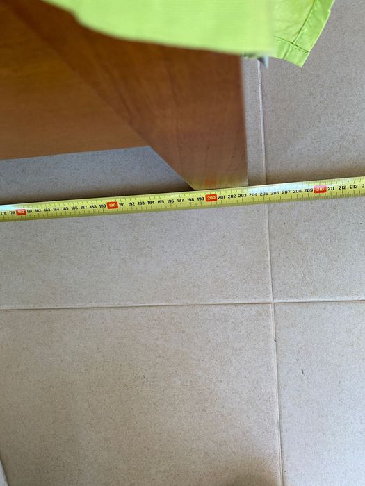 Cama de casal em madeira maciça com estrado incluído em ótimo estado