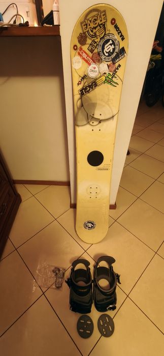 Deska snowboard fanatic 141 cm z wiazaniami Santa cruz