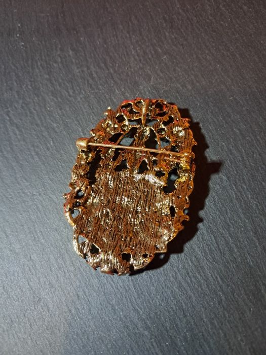 Unikatowa broszka