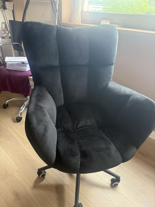 Fotel obrotowy, welurowy, czarny, jak nowy.