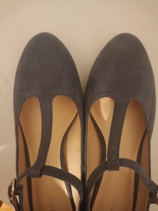 Nowe buty zamszowe 38