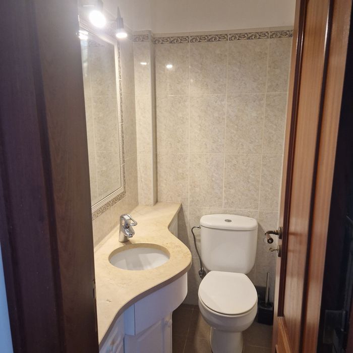 Aluga-se moradia T3  Caselas / Restelo lo