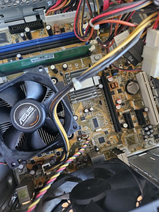 Komputer z procesorem intel