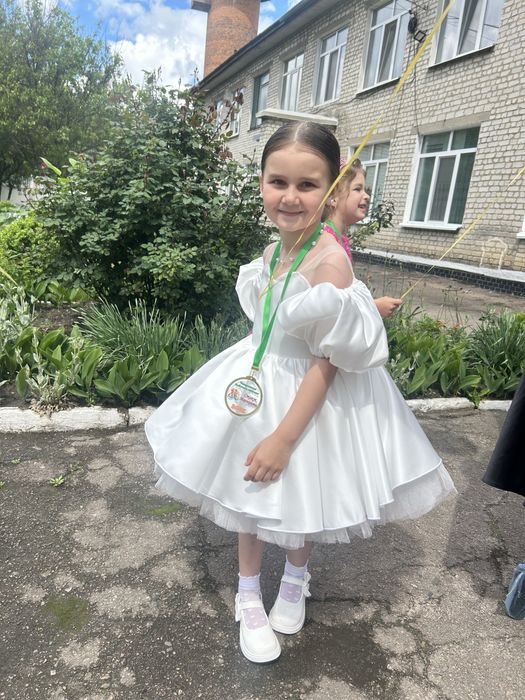 Сукня на випуск сукня біля плаття 116-122