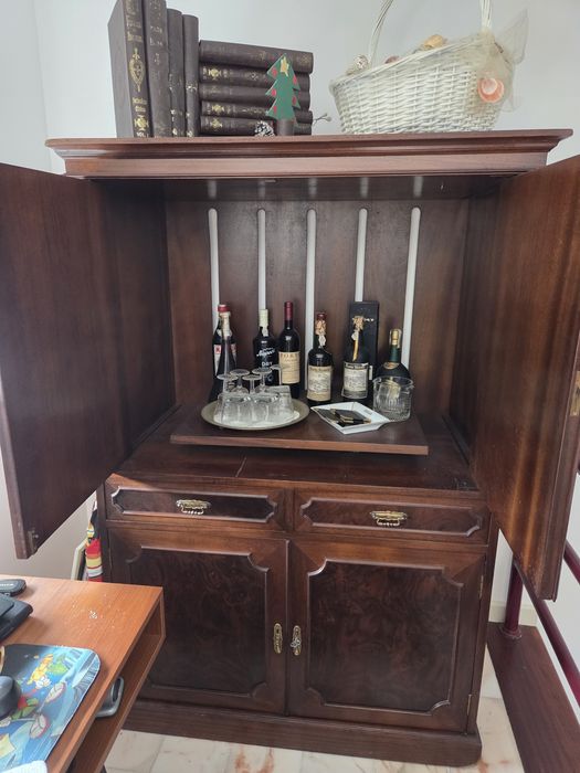 Armário antigo para TV ou Bar