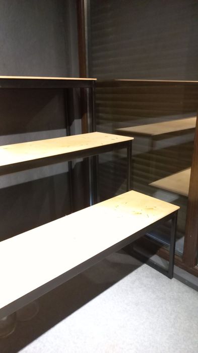 Стелажі для квітів