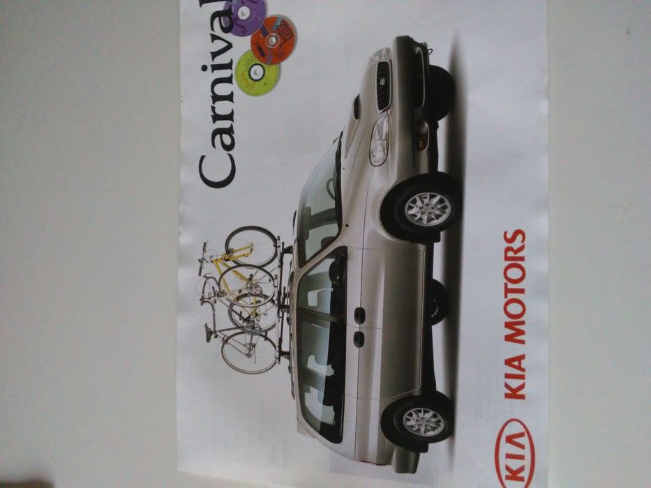 8 folderów reklamowych firmy Kia