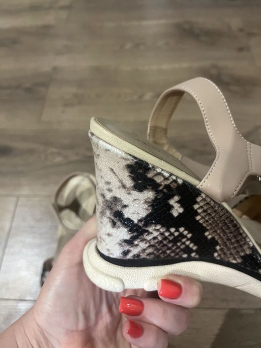 Босоніжки на платформі ANTONIO BIAGGI