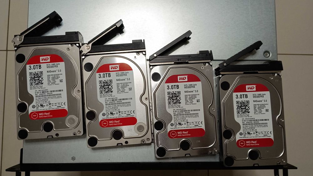 NETGEAR ReadyNAS 2100 – 4x 3 TB HDD, Rack 1U