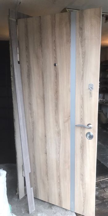 Вхідні двері  БУ , Металеві двері в квартиру , технічні( монтаж)