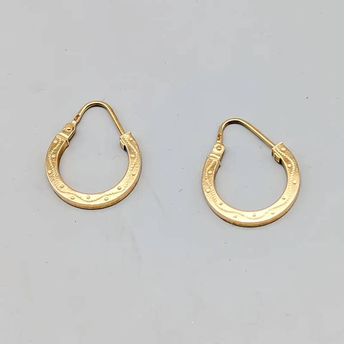 Argolas em ouro 18 quilates; 1.49 gramas; 18mm 1