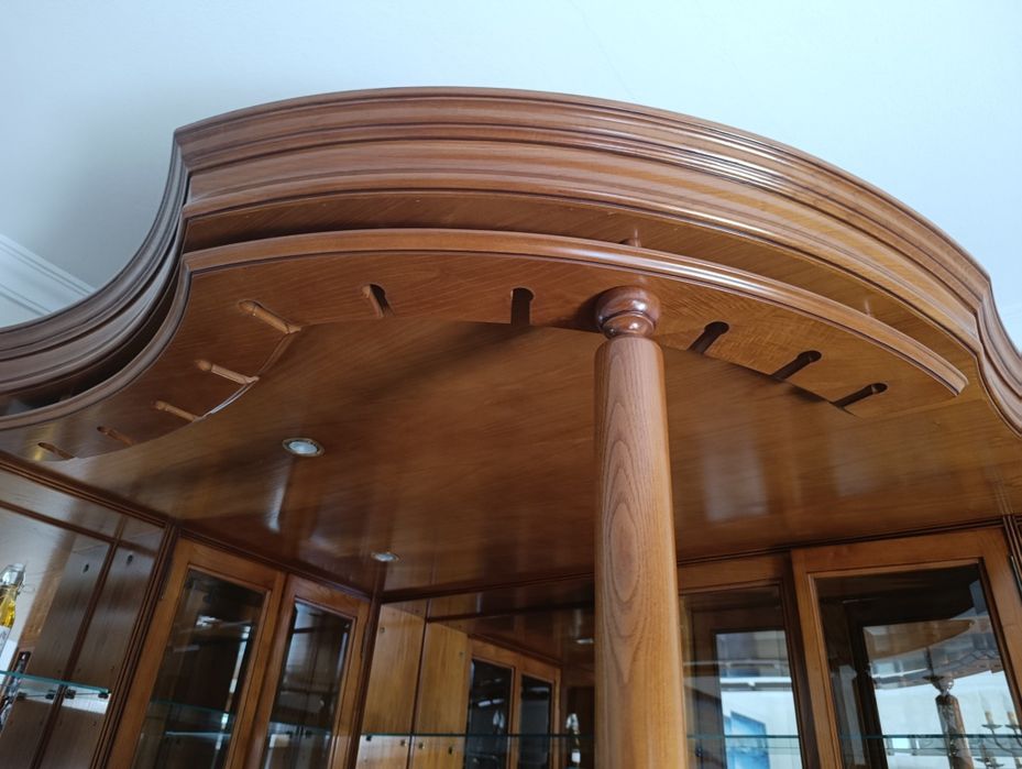 Bar  como novo em castanho