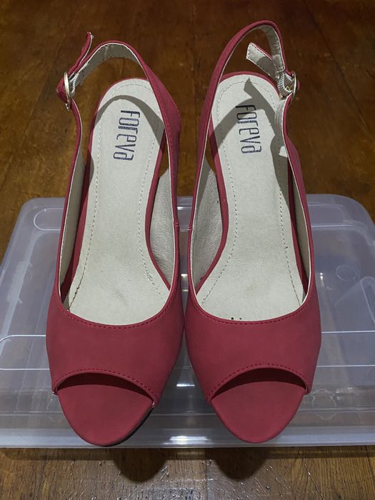 Sandálias vermelhas da marca Foreva