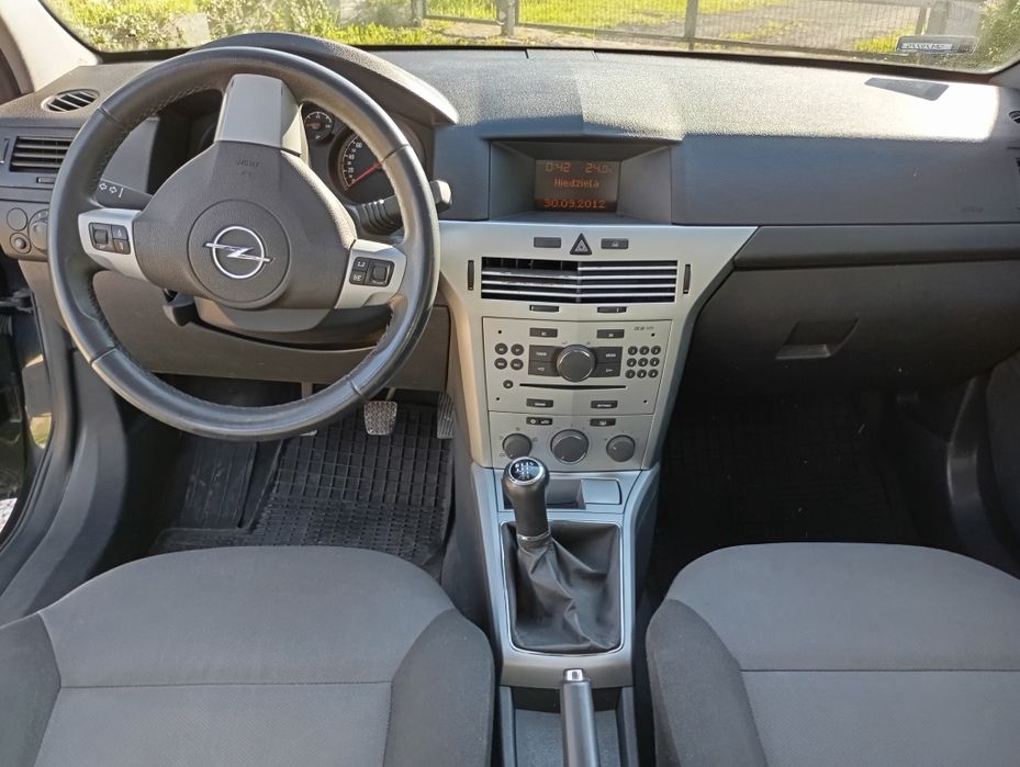 Opel Astra H 1.6 benzyna 2012