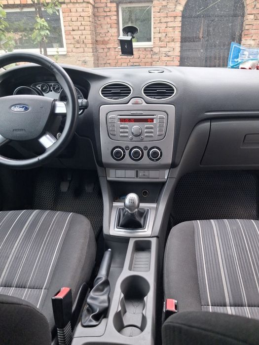 FORD Focus 1.6 бензин