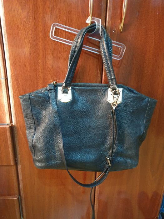 Mala preta com muita classe, pele verdadeira