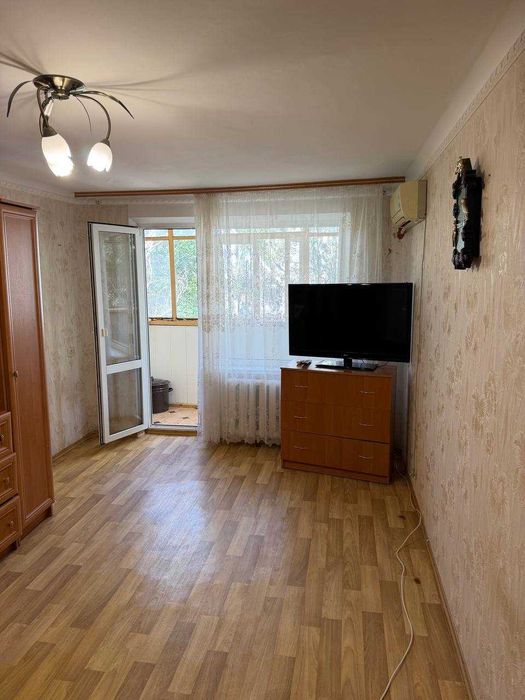 Продам 1 комнатную квартиру в Приднепровске Немировича Данченко 32
