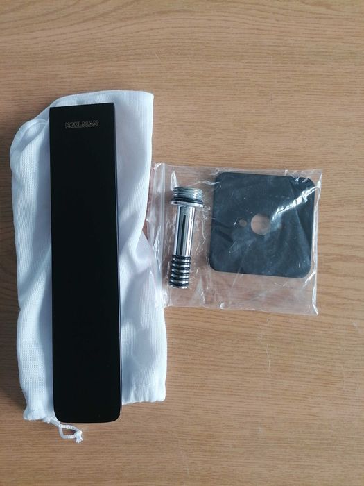 Wylewka podtynkowa umywalkowa Kohlman Experience czarna 1/2