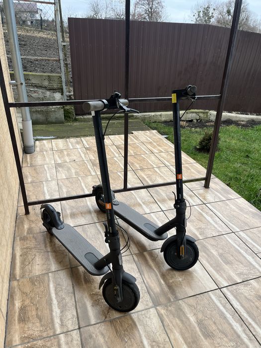 Срочно 2 самоката Xiaomi Mi Essential