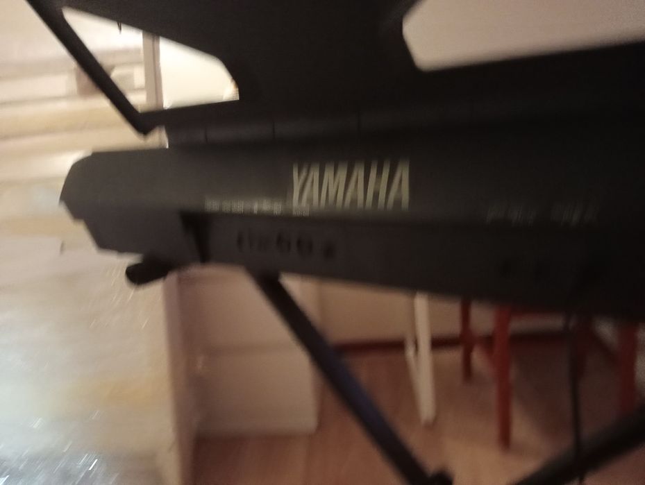 Teclado da Yamaha em muito bom estado de conservação a funcionar bem