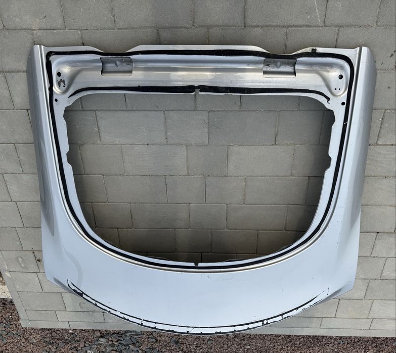 Tesla Model S кришка багажника