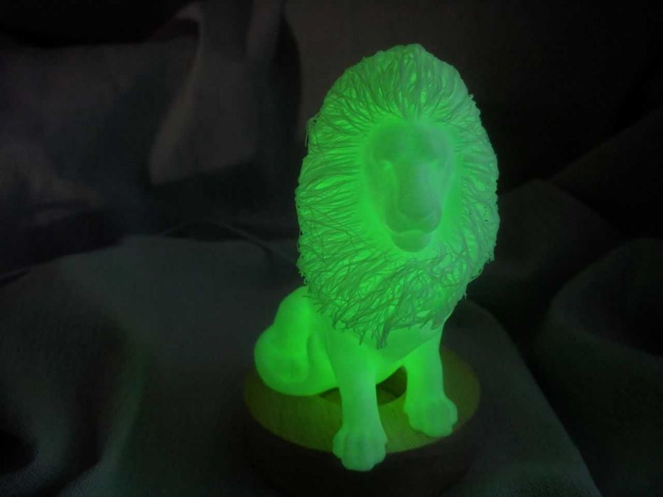 Leão luminescente c/ luz RGB