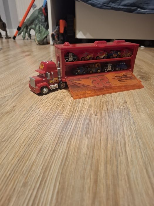 Auta, Cars, Maniek Transportowa ciężarówka + dużo  autek,