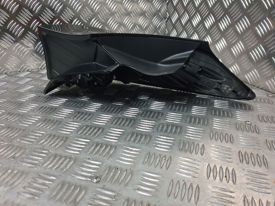 yaris cross lampa tylna lewa tył full led hybrid lift kompletna