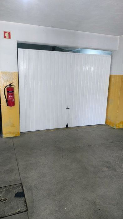 Arrecadação / box para arrendamento (14m2)