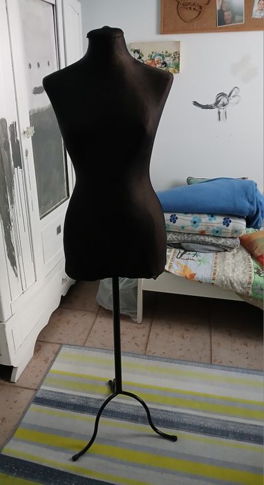 Manequim com pé estilo vintage preto