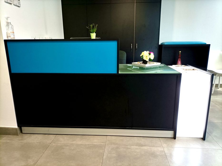 Balcão recepção com luz