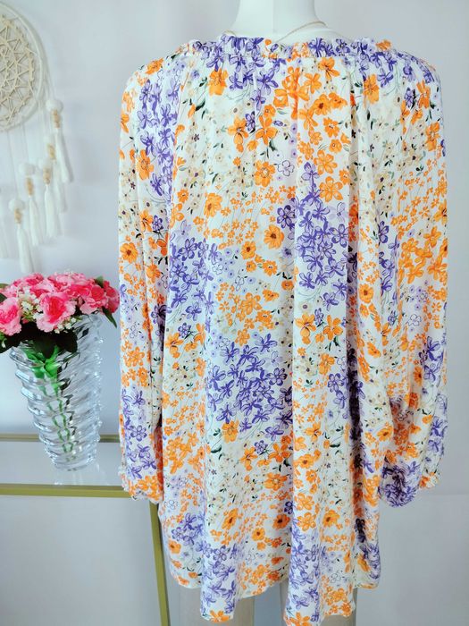 Damska bluzka biała w kwiaty 7xl wiskoza