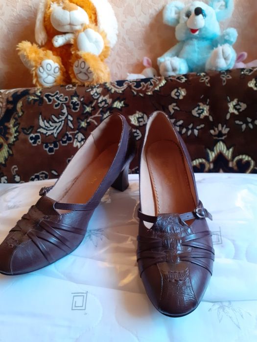 Шкіряні куртки,зимове пальто та туфлі