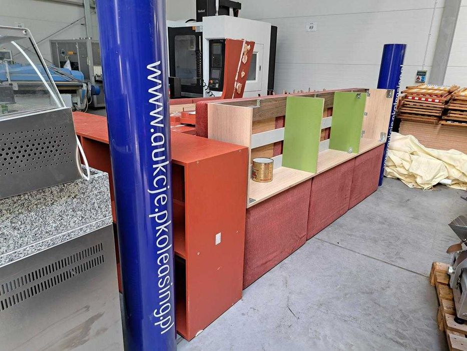 Wyposażenie restauracji (sofy i półki)