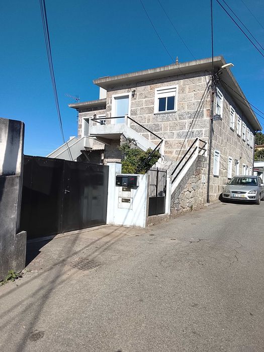 Arrenda-se Habitação (T2+1)