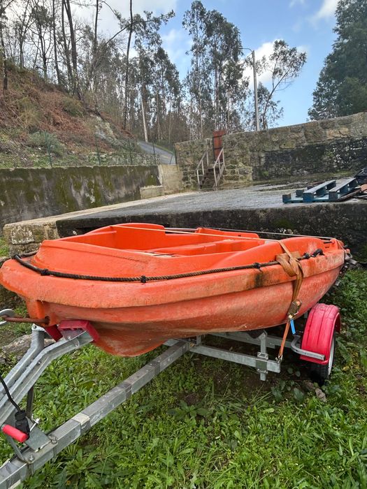 Barco Rigiflex com motor Tohatsu e atrelado novo