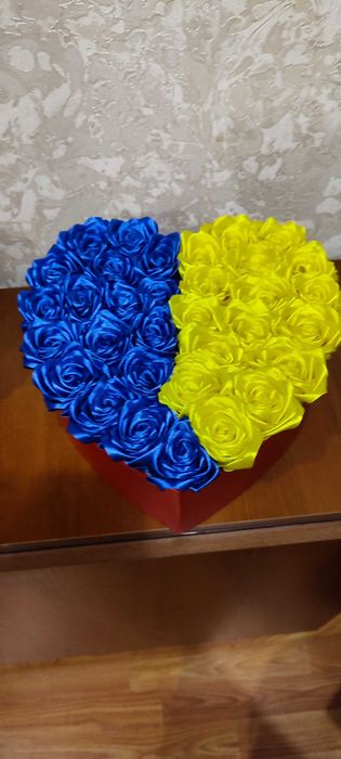 Букети з атласних стрічок