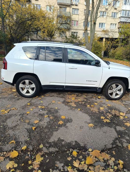 Jeep белая машина