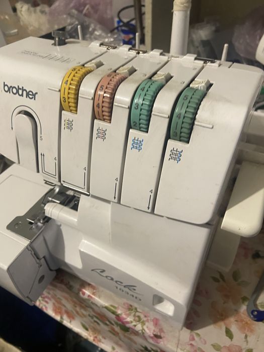 Оверлок на 4 нити  металлический  брендовый настроенный