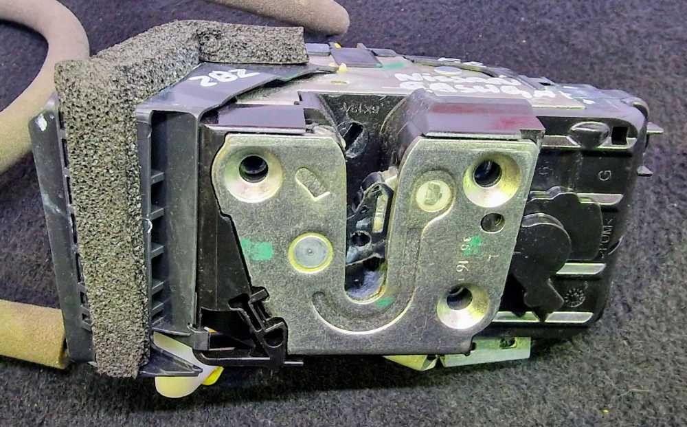 Fechadura / Fecho Porta Frente Esquerdo NISSAN QASHQAI II (J11, J11_) ano 2015