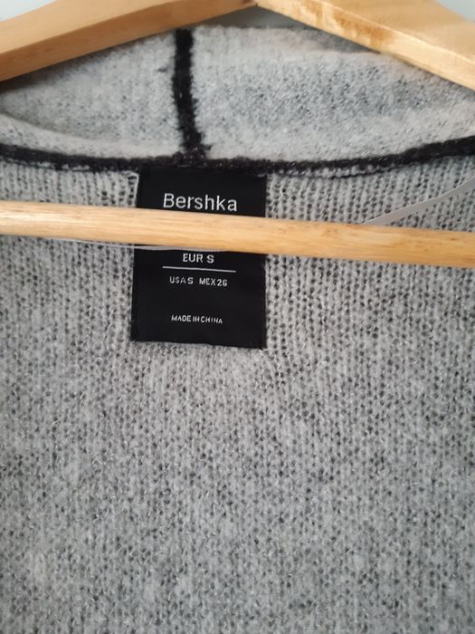 Kardigan bershka stylowy narzutka płaszcz