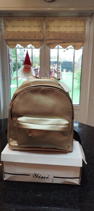 Mochila, com duas opções de uso na mão ou às costas