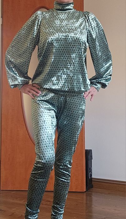 Welurowy komplet dres w grochy S/M