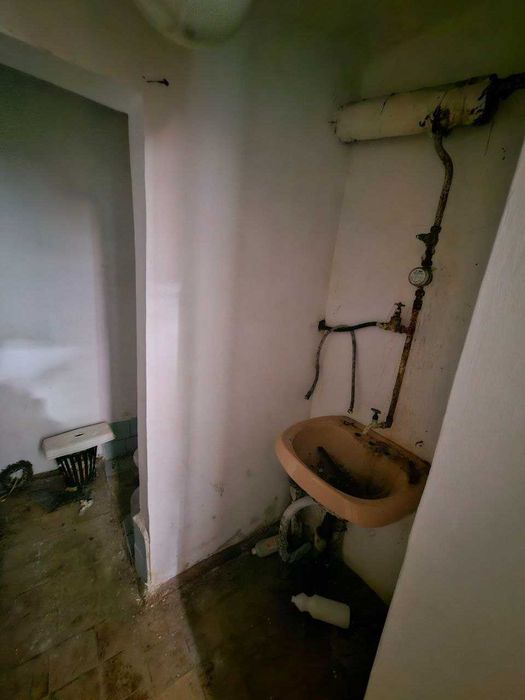 Продаж підвального комерційного приміщення на вул. Руська