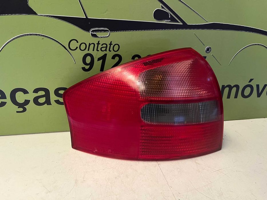 Audi A6 C5 - Farolim Esquerdo - FT550