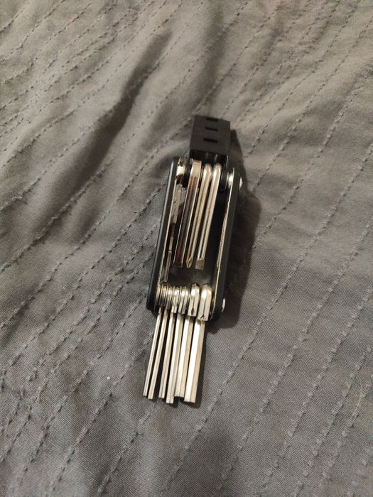 Multitool rowerowy śrubokręt imbusy klucze nasadowe do szprych