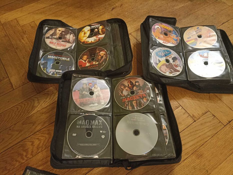 Trzy teczki z płytami DVD – 205 płyt
