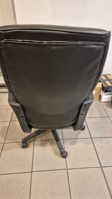 Fotel biurowy z siłownikiem